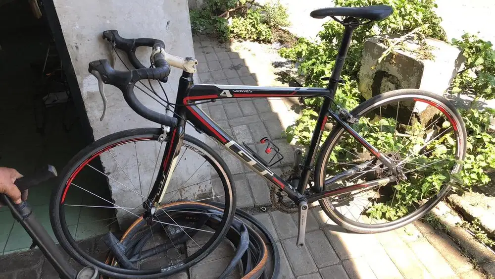 sepeda roadbike gt r4