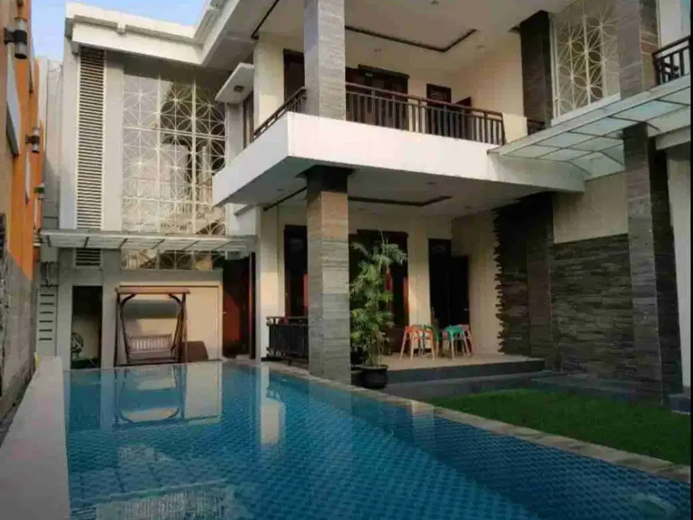 rumah luas ada kolam renang kemang pratama 2 bekasi