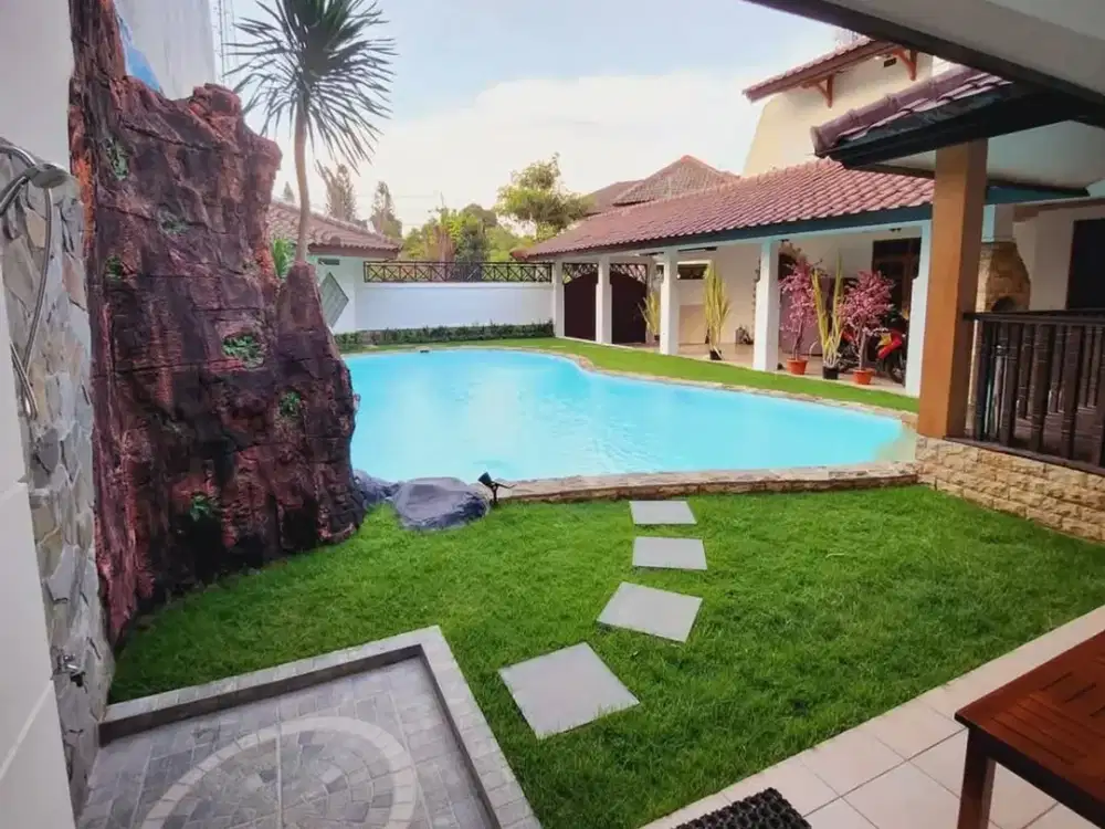Rumah disewakan / dijual dekat Pakuwon PTC ada pool