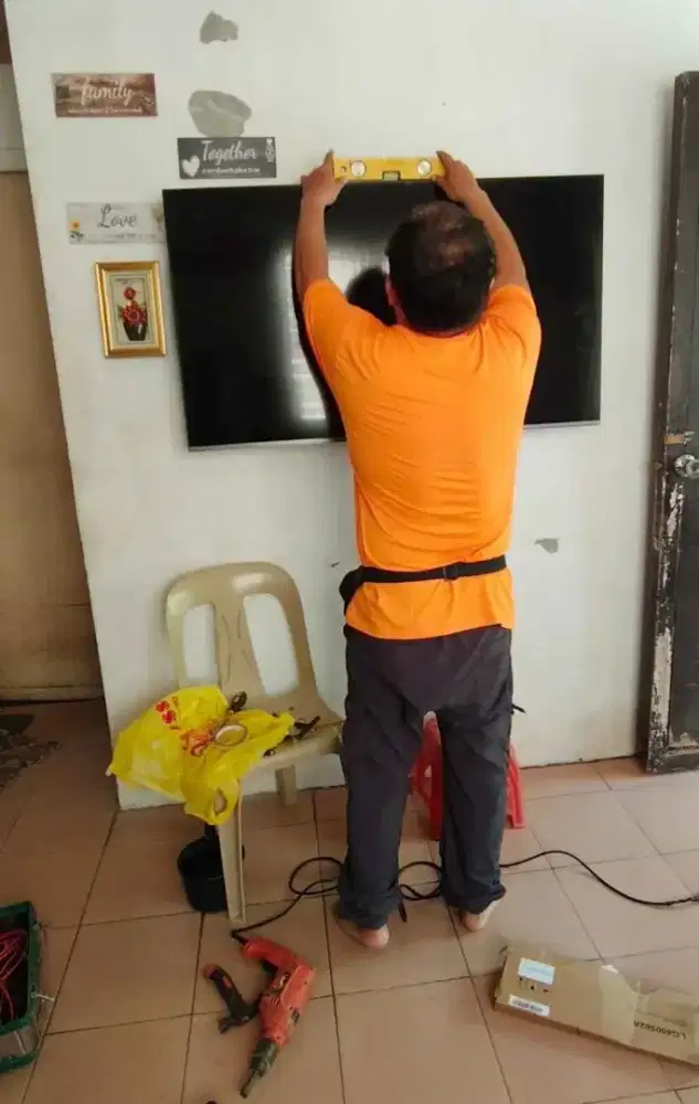 Bejual bracket tv/braket tv/breket tv/briket tv/gantungan tv