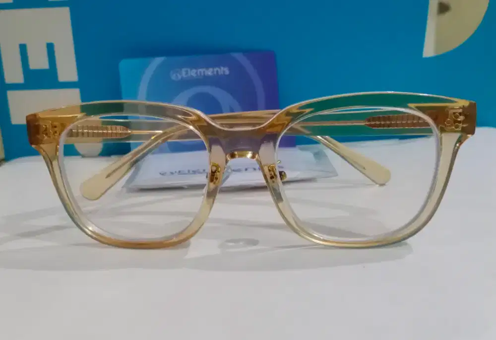Kacamata m -4  lensa by essilor