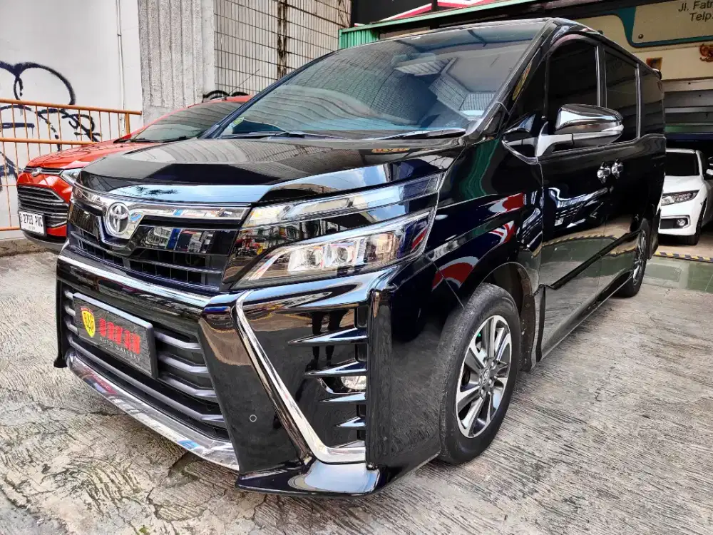 TDP8JT TOYOTA VOXY 2019 HITAM