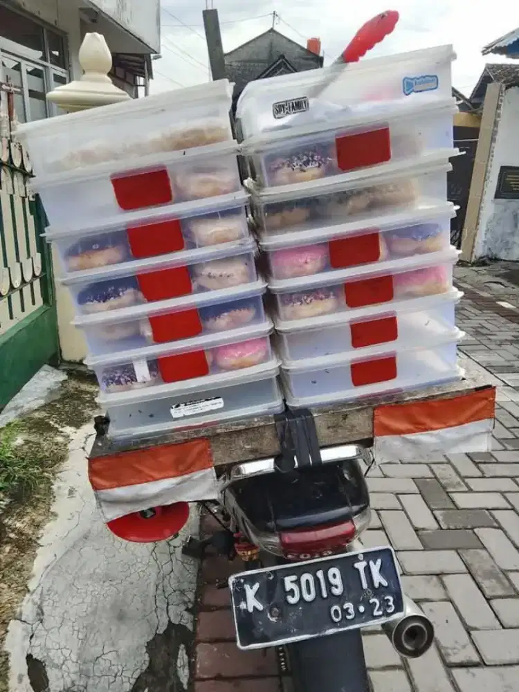 jualan donat keliling pakai sepeda motor