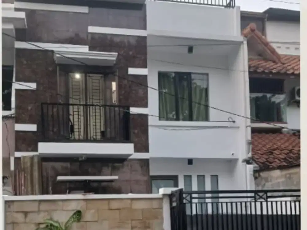 Dijual murah . rumahdi Babatan Pratama Wiyung