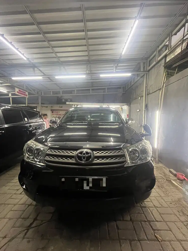 Toyota Fortuner 2010 Bensin
