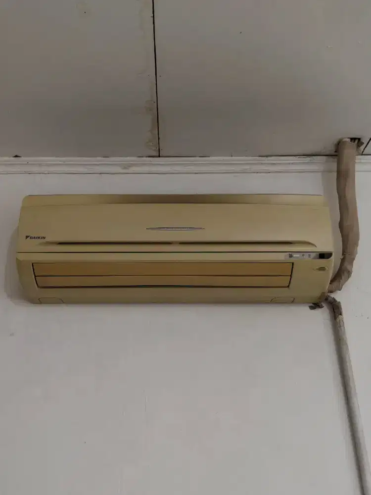 Dijual ac split bekas merk daikin thailand