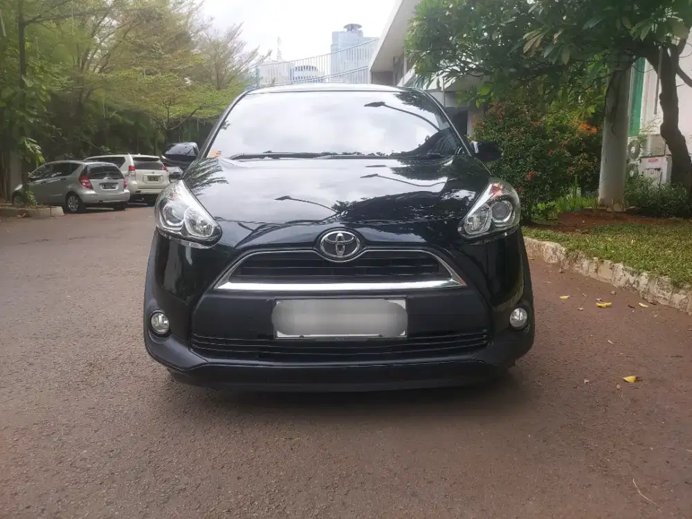 【Good Deal】 Toyota Sienta 1.5 V AT 2017 Hitam