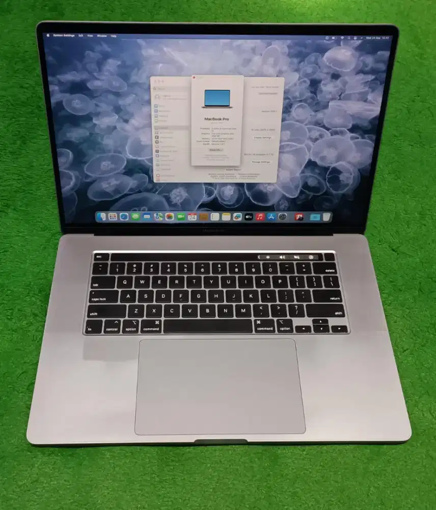 MacBook Pro 2019 16 inch i9 32/1 TB Grey Touchbar Dual VGA Mulus Murah