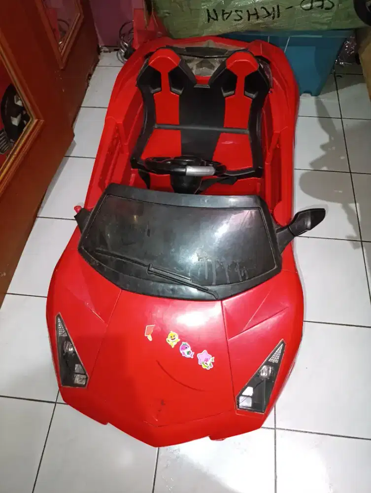 Mobil aki anak Warna merah Preloved