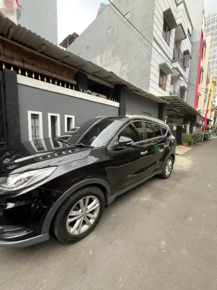 DFSK Glory 2018 Hitam