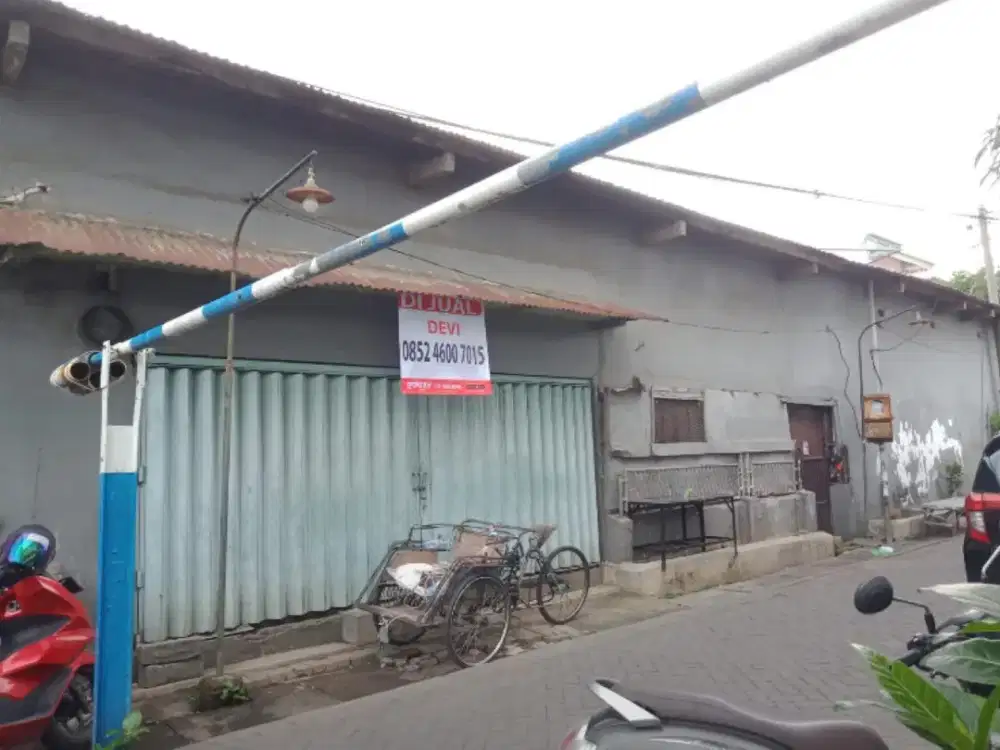 Bekas Pabrik Gembong Tebasan dekat Kapasan, Genteng (code : DVO)