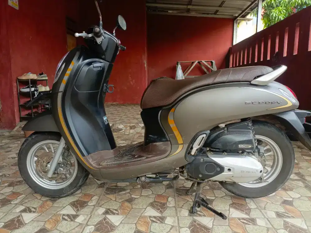 Scoopy stiylish brown 2021 keyless