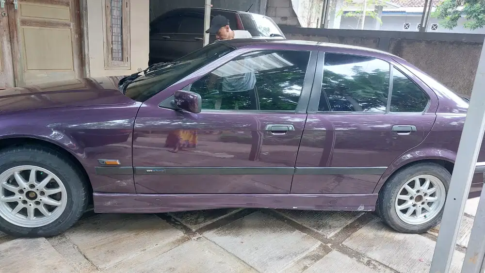 BMW 320i 1995 Bensin