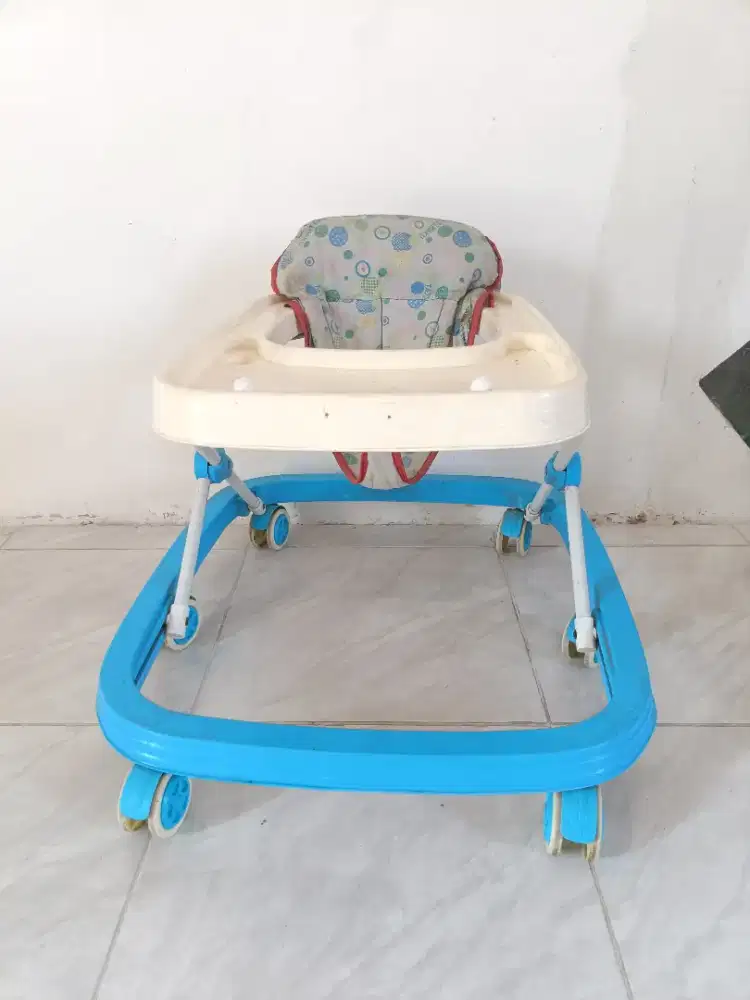 Baby Walker Belajar Jalan