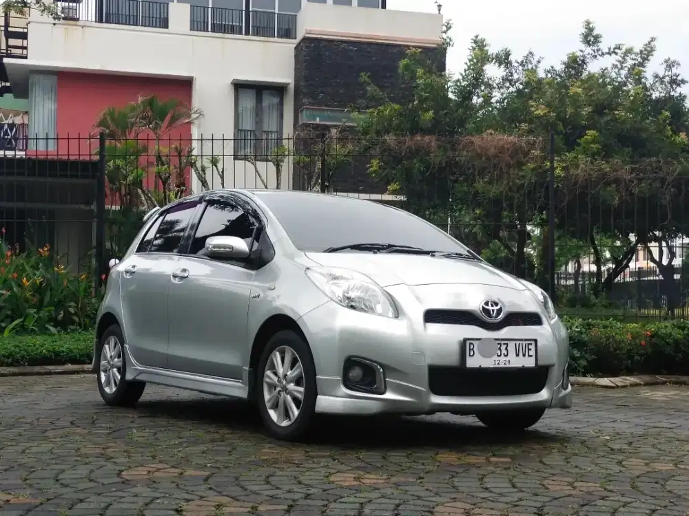 Yaris E matic at 2012 murah dp 15 juta jarang ada