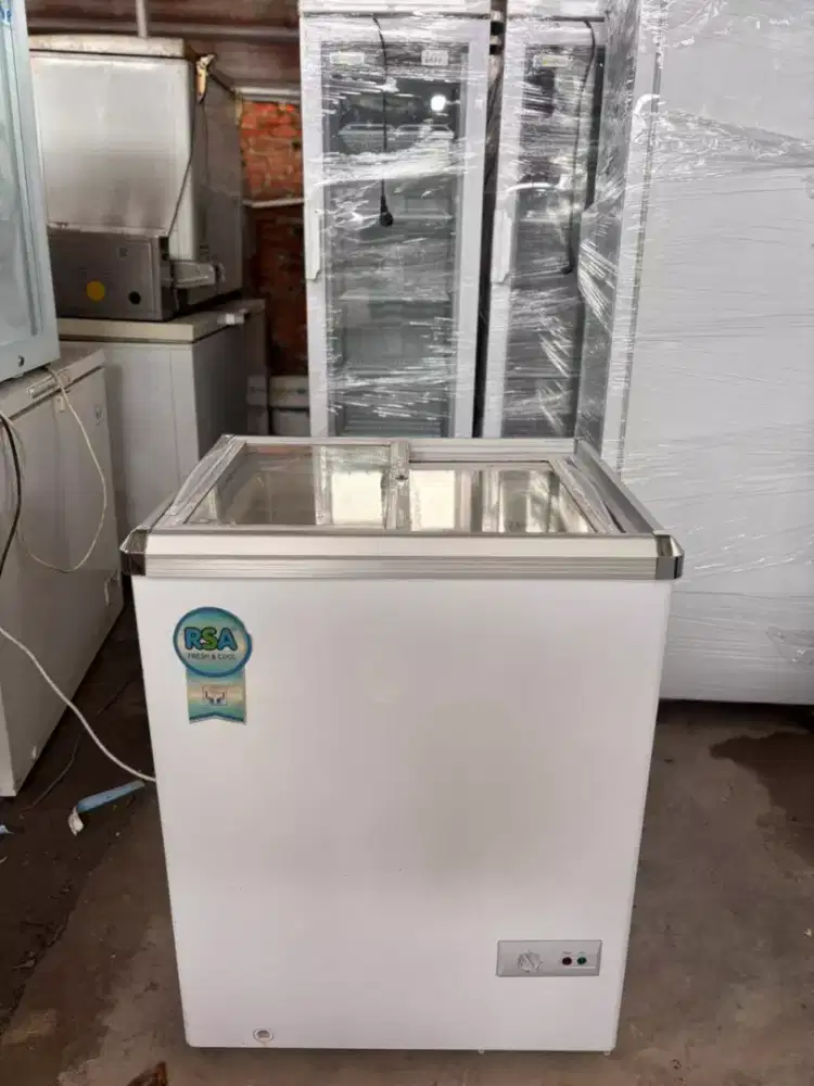 Freezer box pintu sliding
Merk rsa
Kapasitas 100 liter
Mesin ori