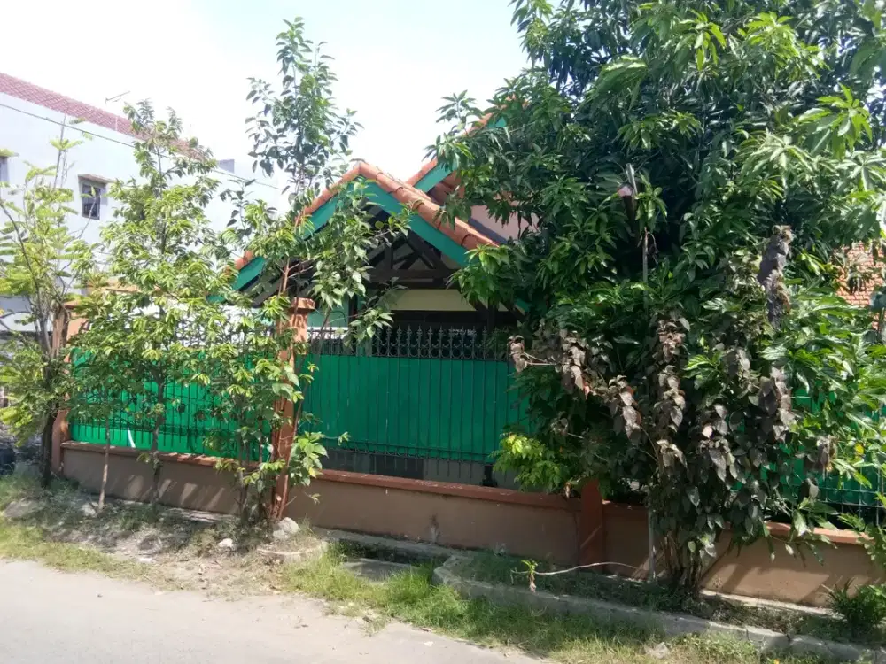 Dijual rumah pusat kota Jl. Bratang Gede
