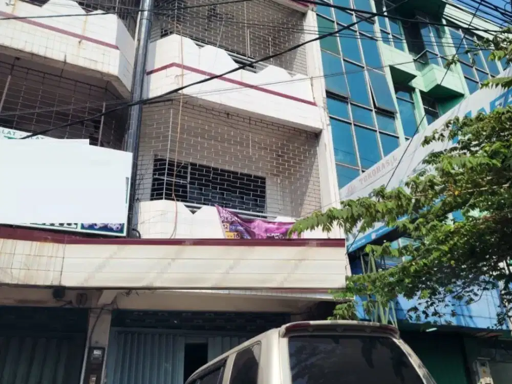 Disewakan Ruko 3 lantai di Jalan Raden Saleh Surabaya Pusat