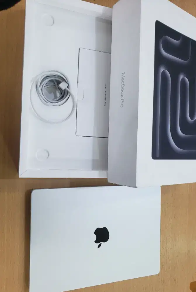 MacBook Pro M4 14inch 2025 RAM 16/512GB Silver Resmi iBox ID