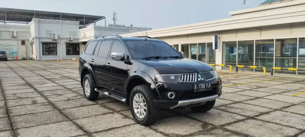 Mitsubishi Pajero Sport Exceed matic Hitam 2012