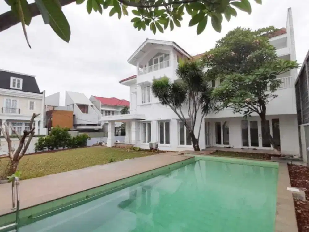 Sewa Rumah Modern 2,5 Lantai di Puri Mutiara Cipete