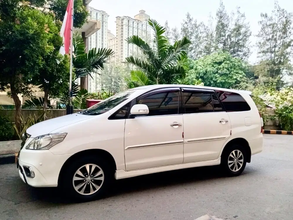 TOYOTA KIJANG INNOVA G 2.0 Putih AT 2015 Mulus Full Original