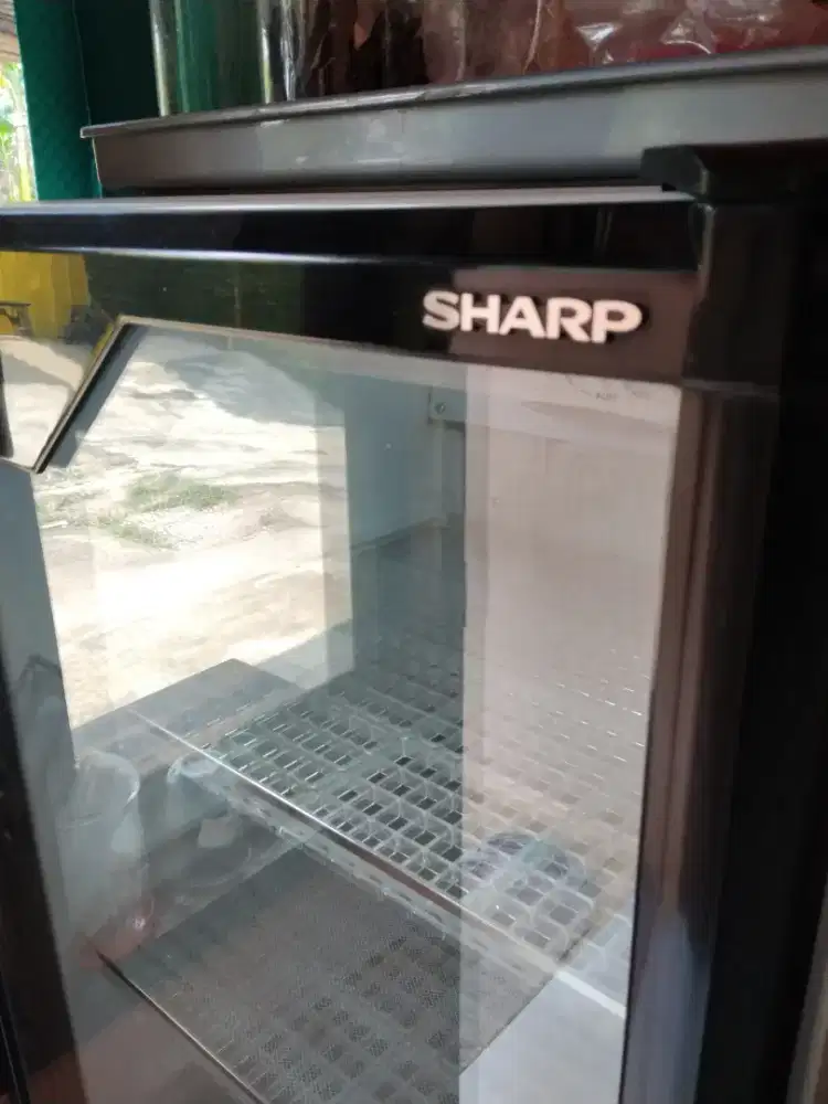 Showcase Sharp 200 liter murah good condition