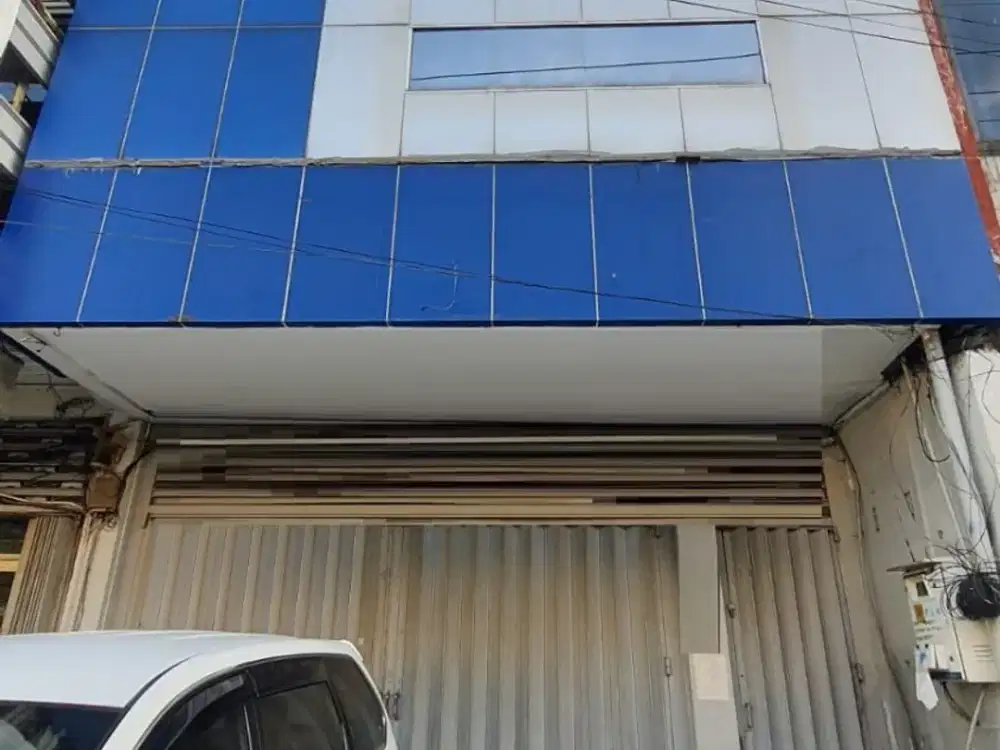 Disewakan Ruko 3 lantai di Jalan Raden Saleh Surabaya Pusat