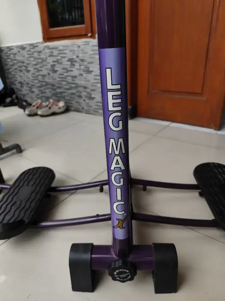 Alat olahraga kaki Leg Magic