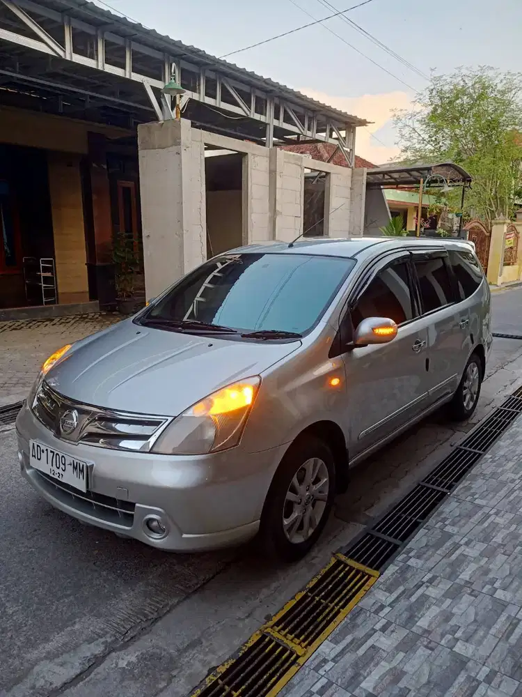Grand Livina XV ULTIMATE A/T 2011 (Type Tertinggi)