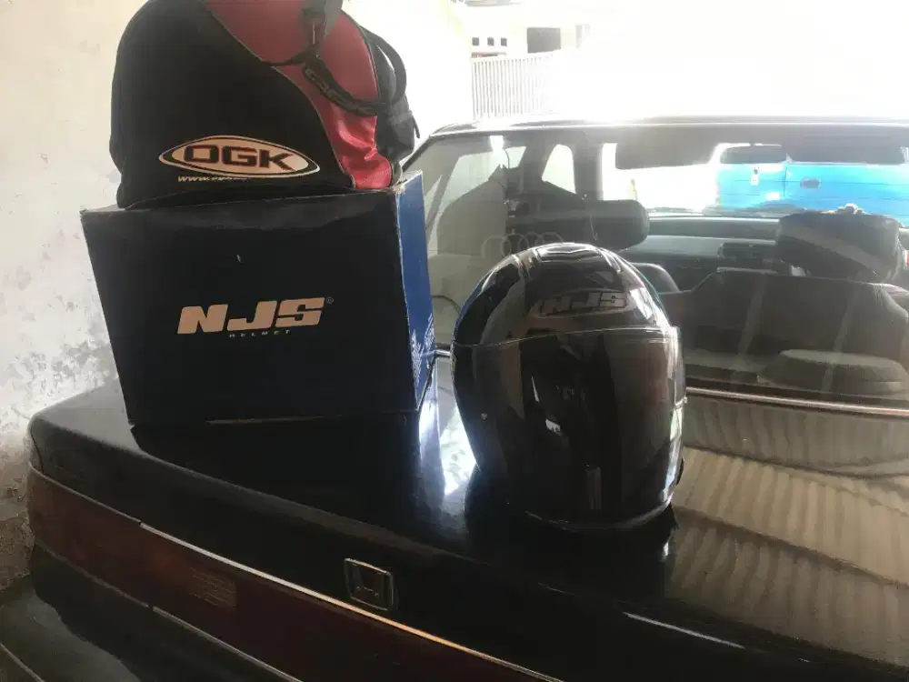 Helm mulus seperti baru
