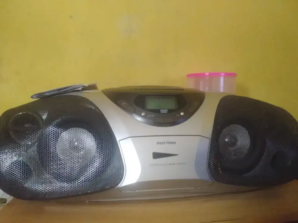 Dijual grand compo Polytron kondisi normal semua dr kaset radio dvd