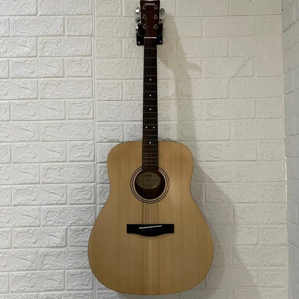 Gitar Akustik Yamaha F400