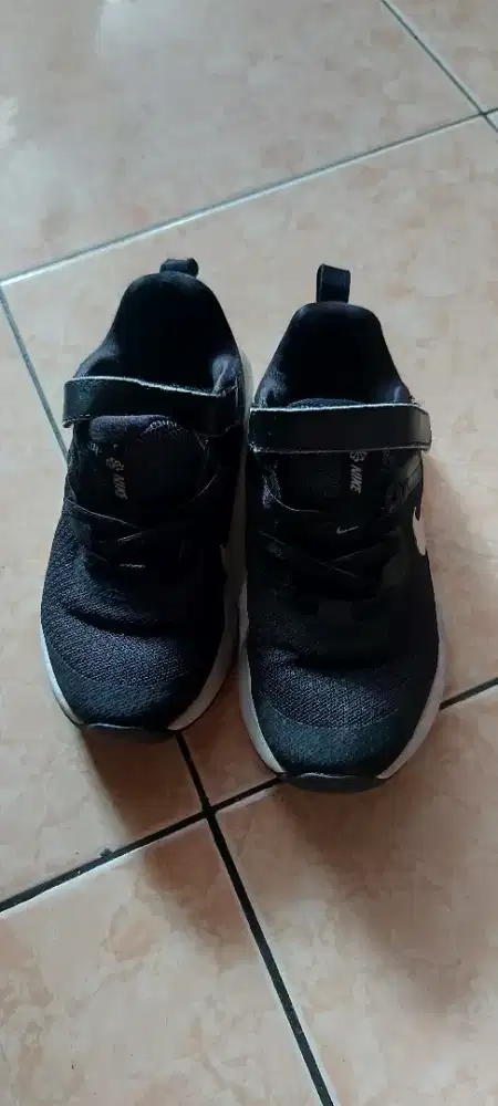 Jual sepatu anak merk Nike ukuran 28