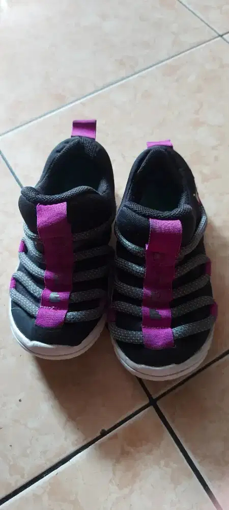 Jual sepatu anak merk Nike ukuran 27