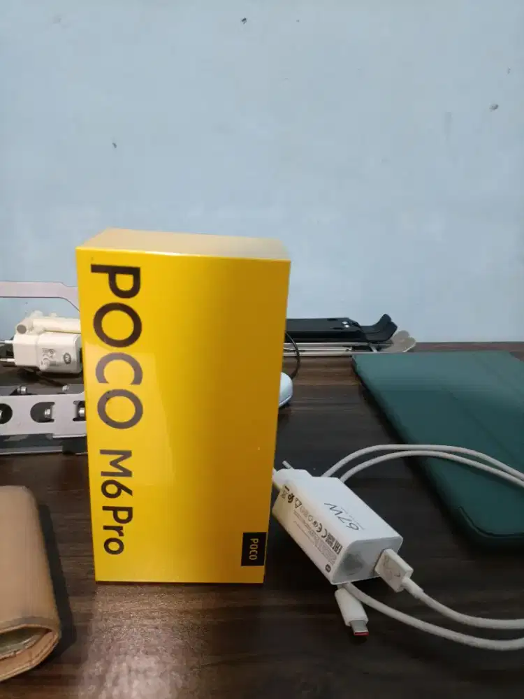 Poco m6 pro warna biru