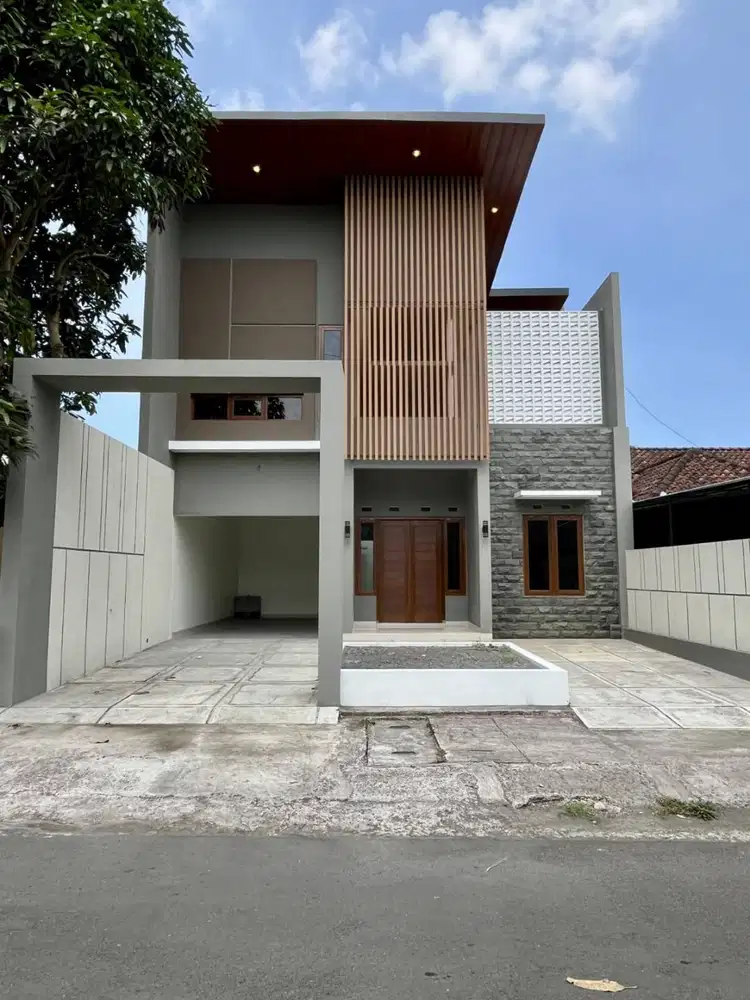 Dijual Rumah Besar Siap Huni  di Jalan Dayakan Ngaglik Sleman