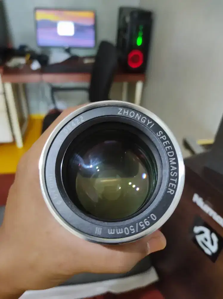 Lensa Full Frame For Sony  Bokeh 50mm. f. 0,95
