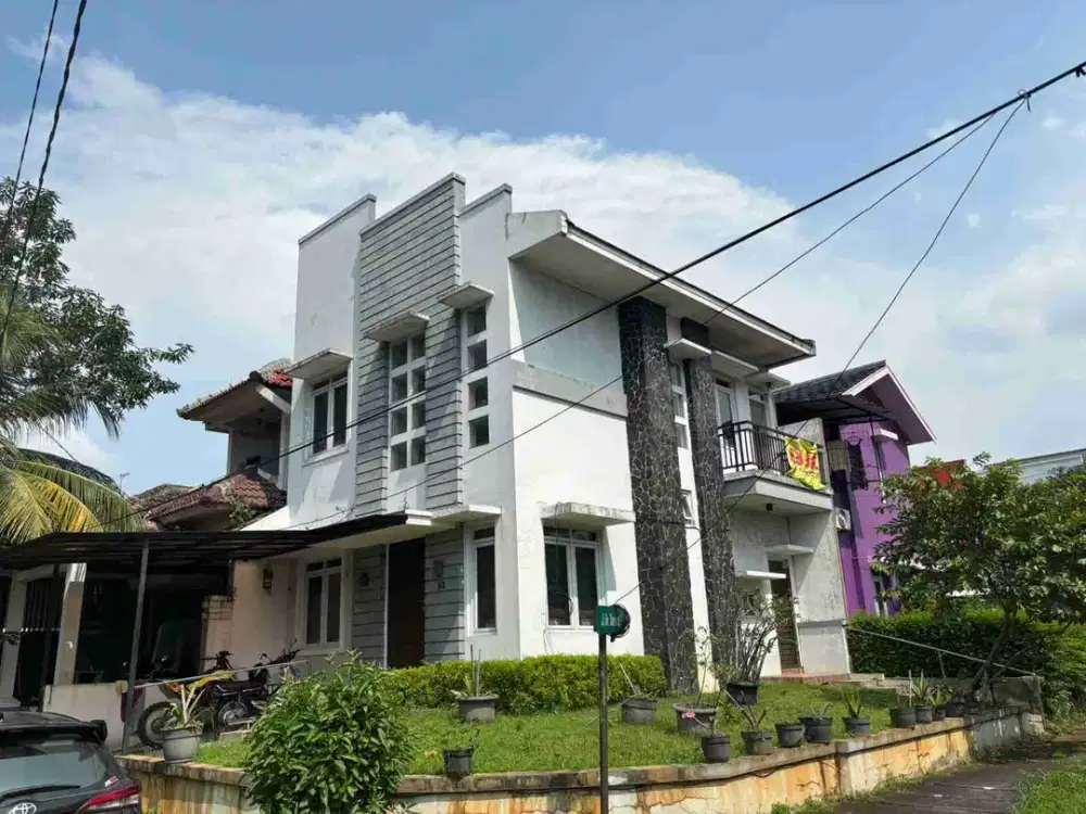 Rumah dua lantai siap huni cluster Sriwijaya taman simpruk Lippo Cikarang