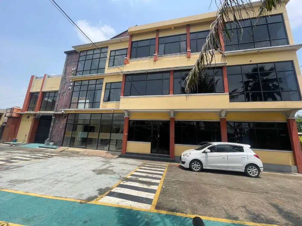 Disewakan gedung cocok untuk yayasan LPK dan kantor di mustikajaya