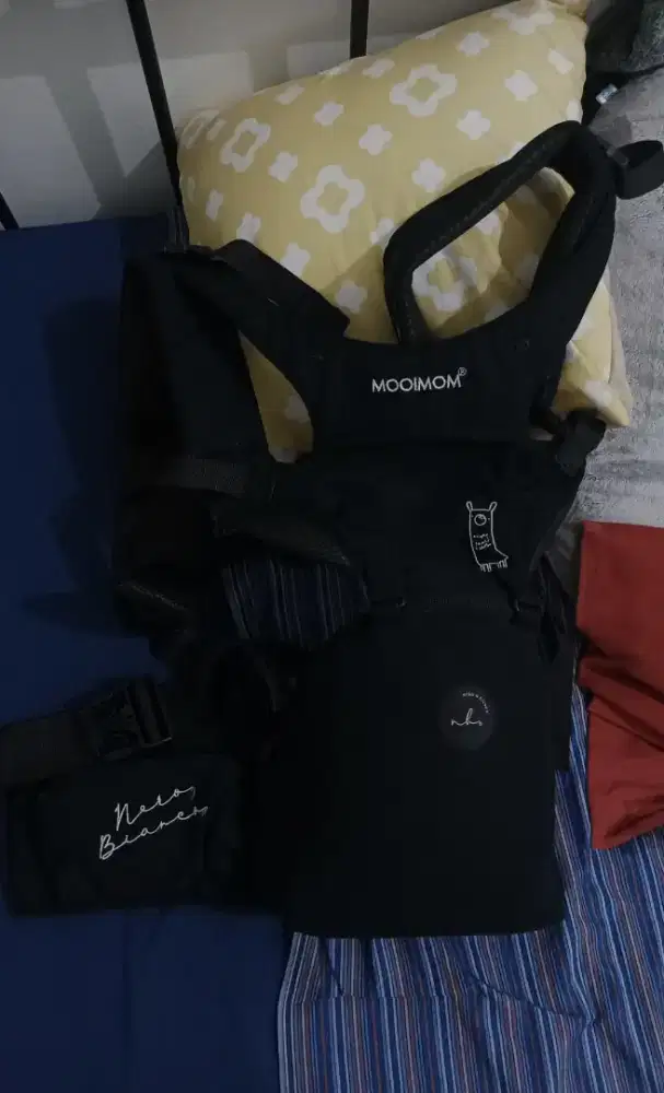 Gendongan Hipseat Mooimom x Nero Bianco