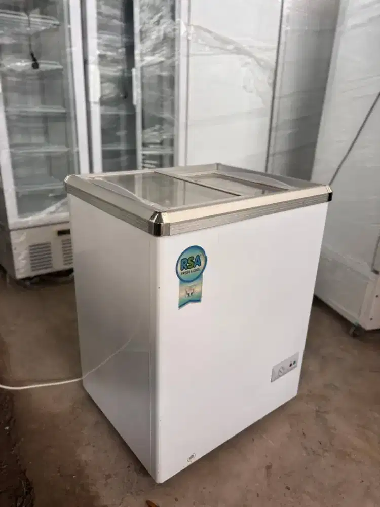 Freezer box pintu sliding
Merk RSA