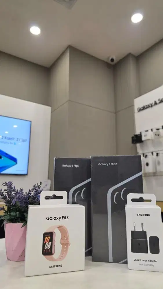 Samsung ZFlip 7 Free Adaptor & Adaptor,Promo Cicilan Bunga 0 syart KTP