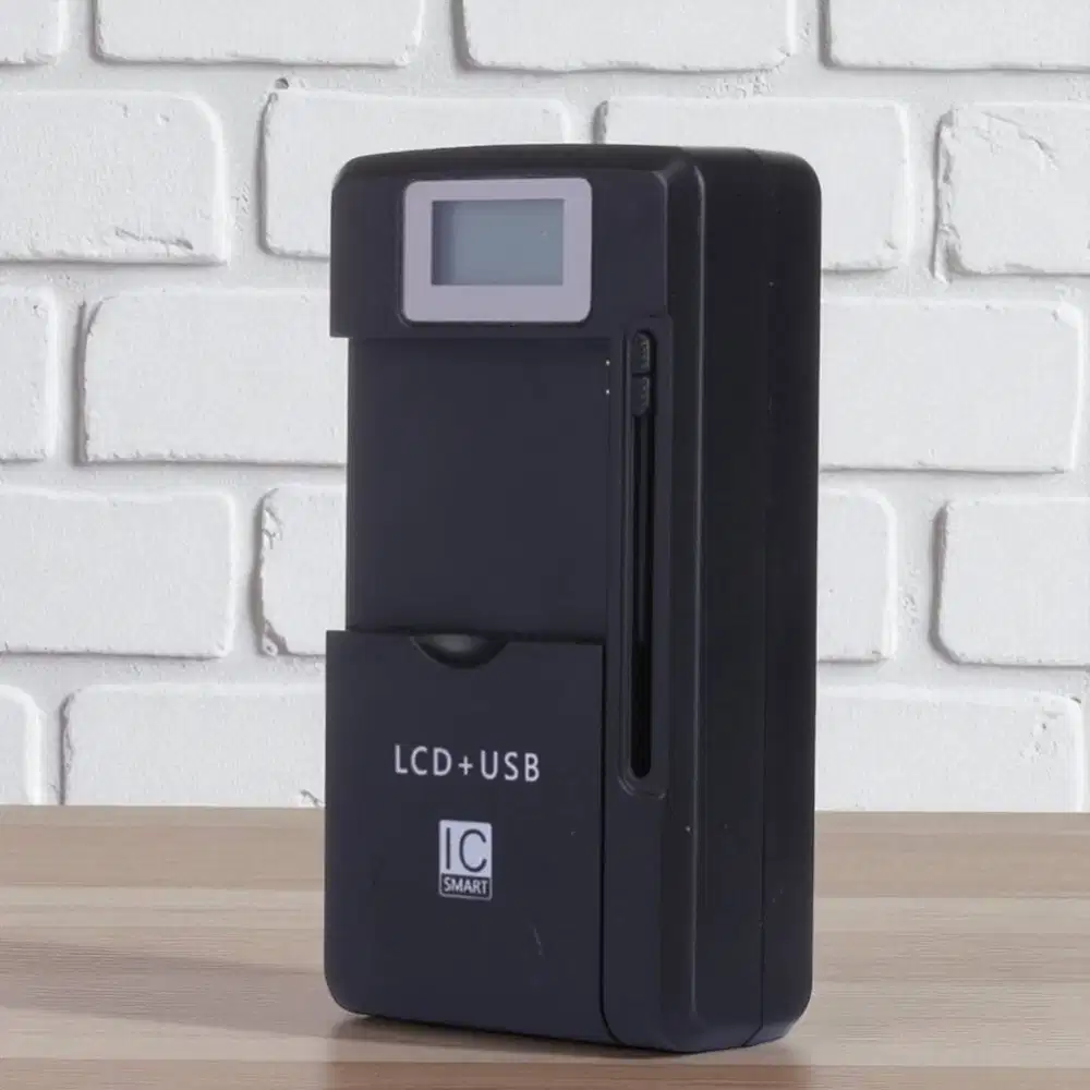 Universal Battery Charger US Plug 4.2V with LCD USB Port 5.2V - A73E