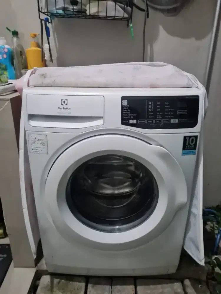 Kulkas 2 pintu , Mesin Cuci Electrolux , Kompor Gas MODENA