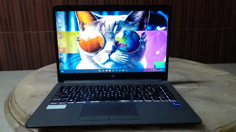 Laptop HP 240 G8 core i5 Ram 8GBssdnvme512GBBacklitIrisXeGraphicsGEN11