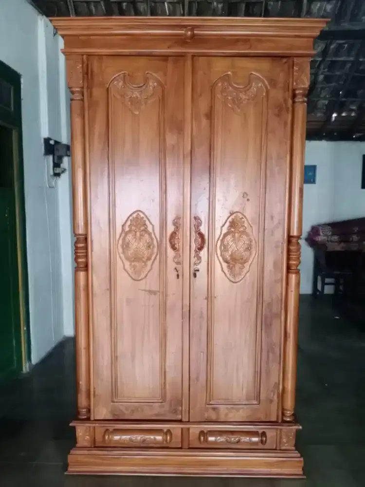 Almari/ Lemari Jati
