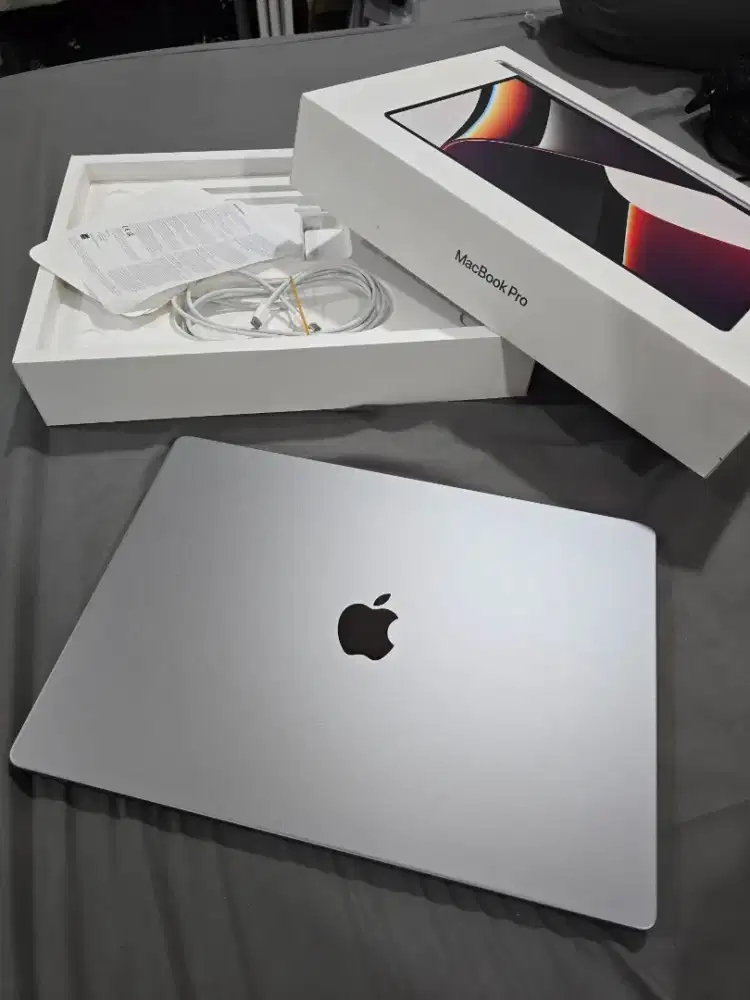 Macbook Pro 16 2021 M1 MAX RAM 32GB SSD 1TB
 super like new 98% muluss