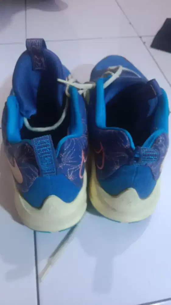 Sepatu basket size 47 ori
