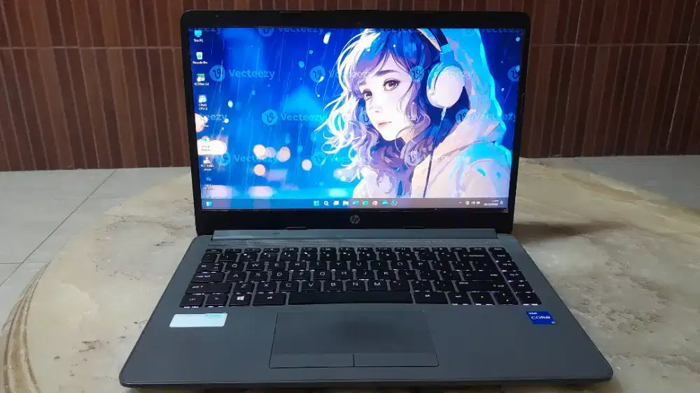 Laptop HP 240 G8 core i5 Ram 8GBssdnvme512GBBacklitIrisXeGraphicsGEN11
